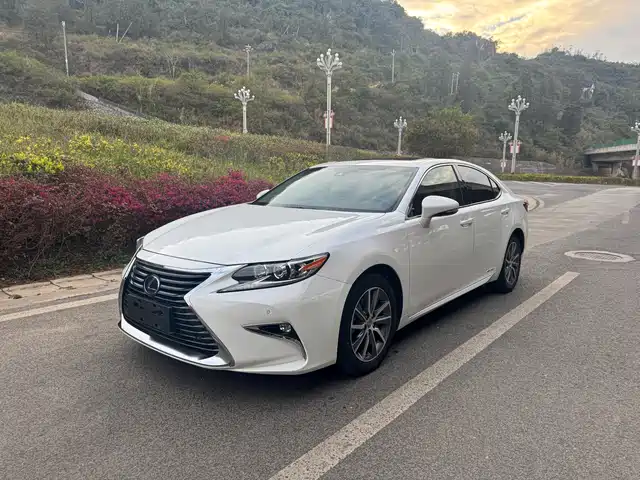 LEXUS ES 2016