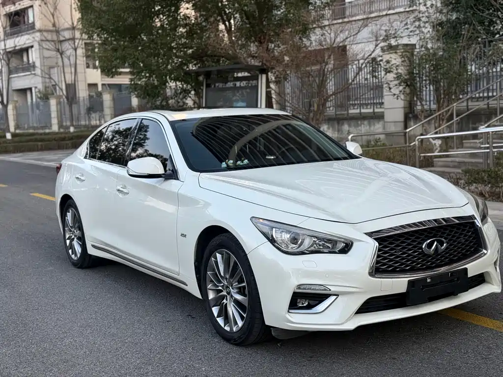 INFINITI Q50L
