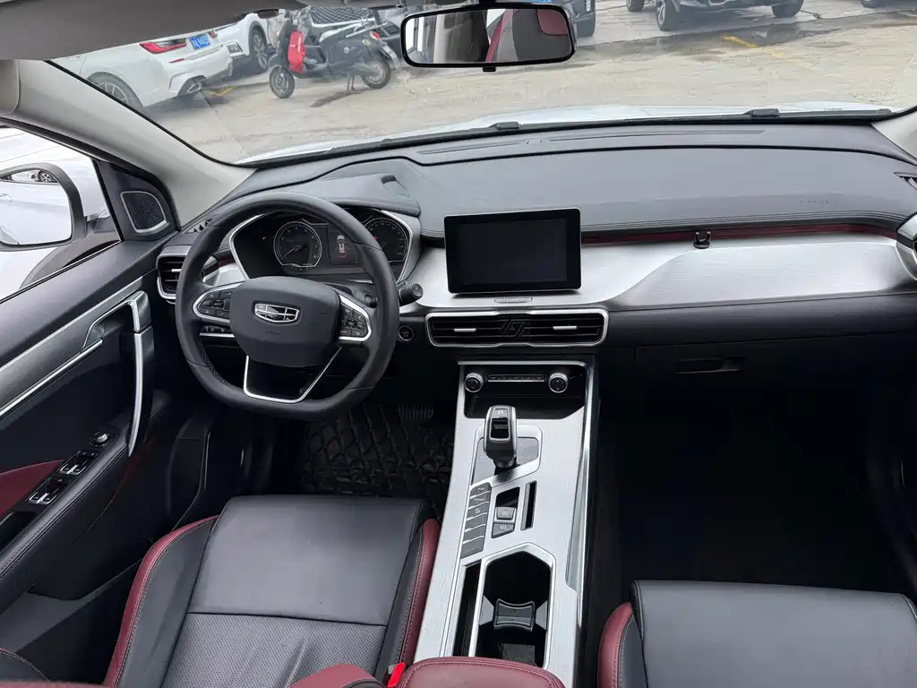Geely Binyue — миниатюра 10