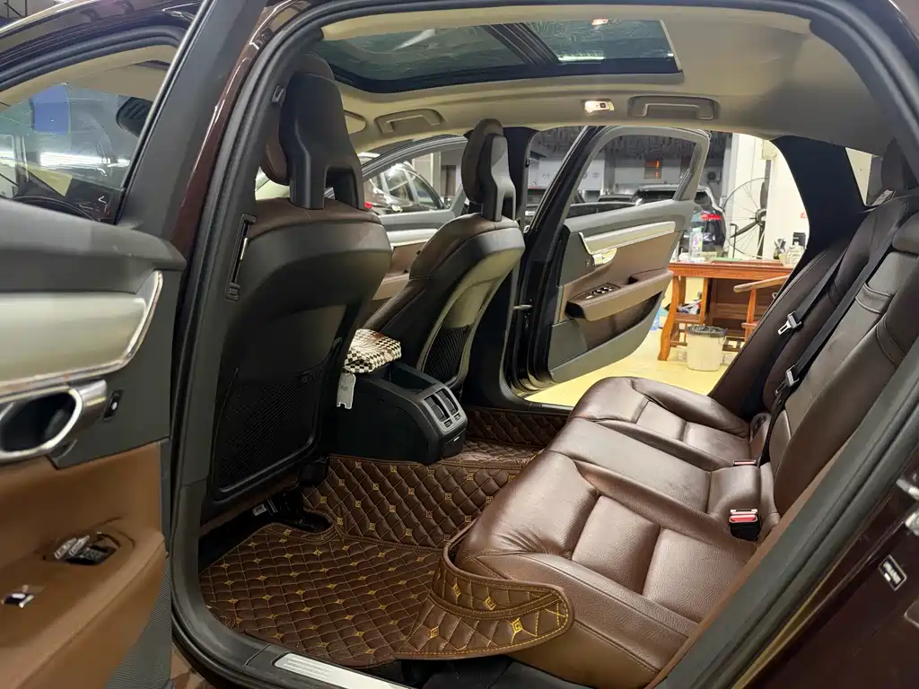 Volvo S90 — миниатюра 11