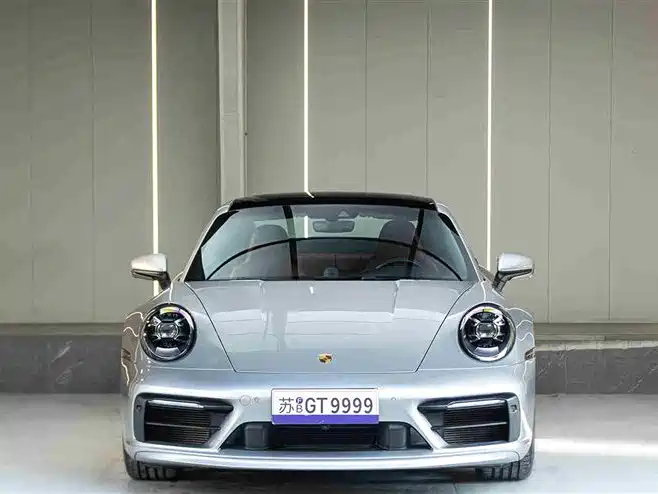 PORSCHE 911