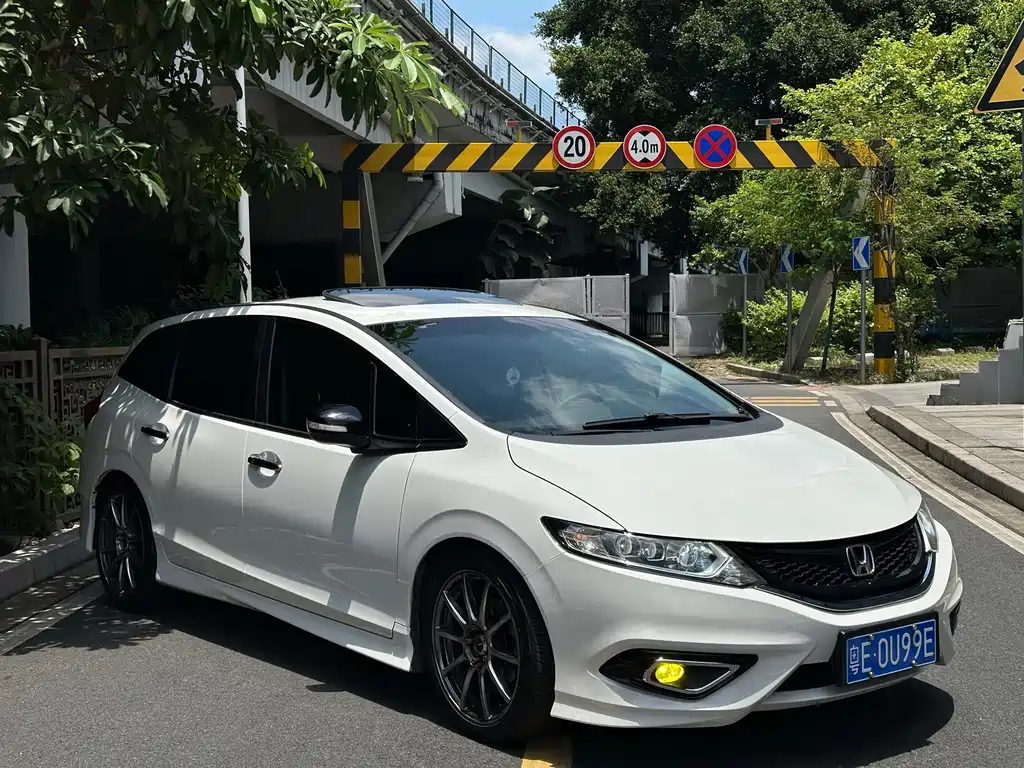 Honda Jade 1.8L CVT Luxury Premium Edition 5 seats, фото 3