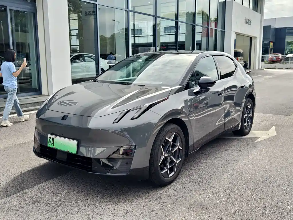 Lynk & Co Z20
