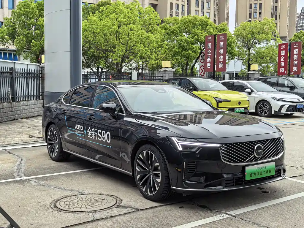 Volvo S90 2026 Luxury