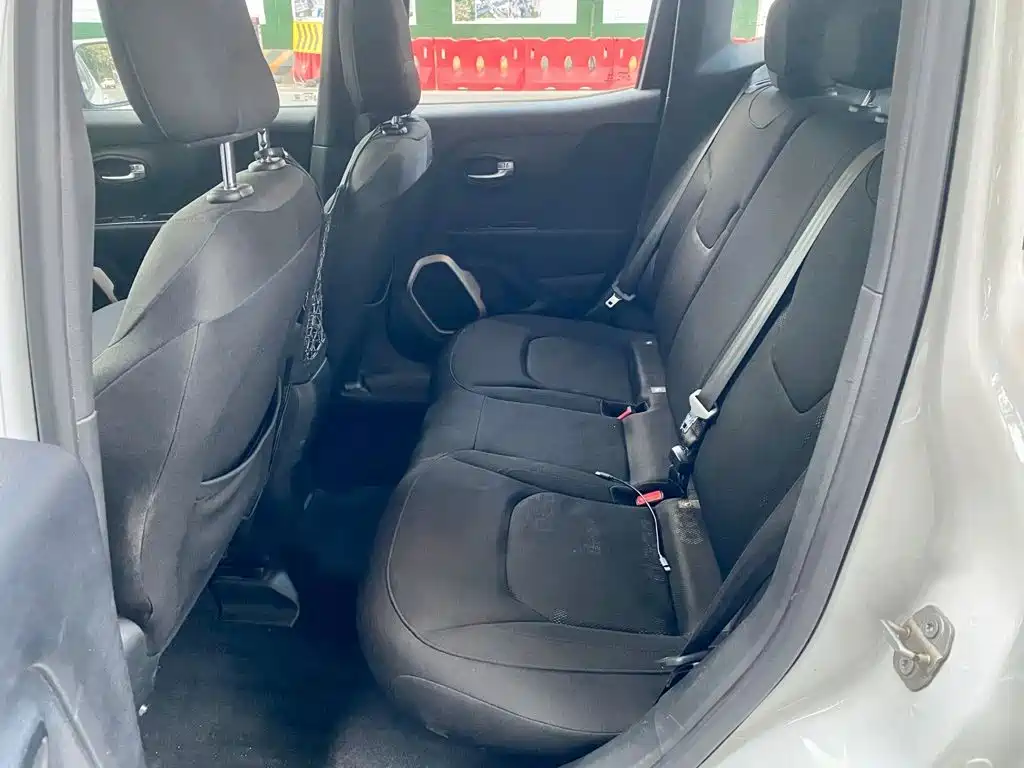 Jeep Renegade — миниатюра 4