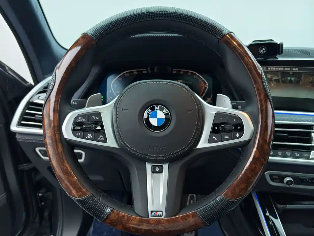 BMW X7 — миниатюра 32