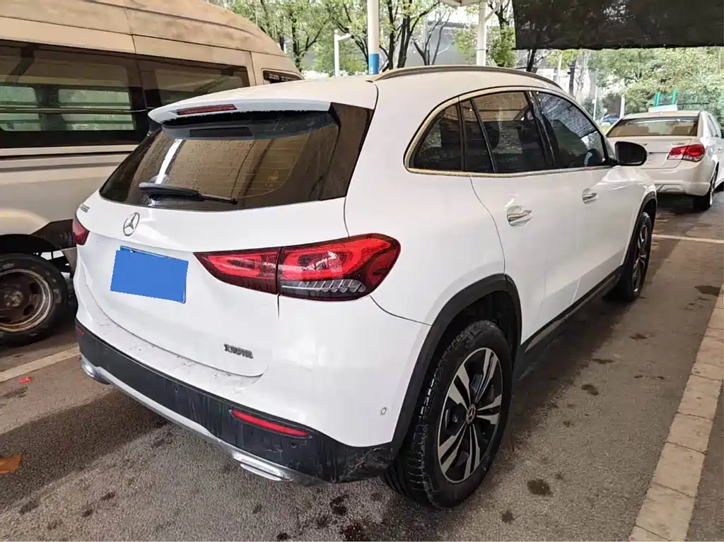 MERCEDES-BENZ GLA
