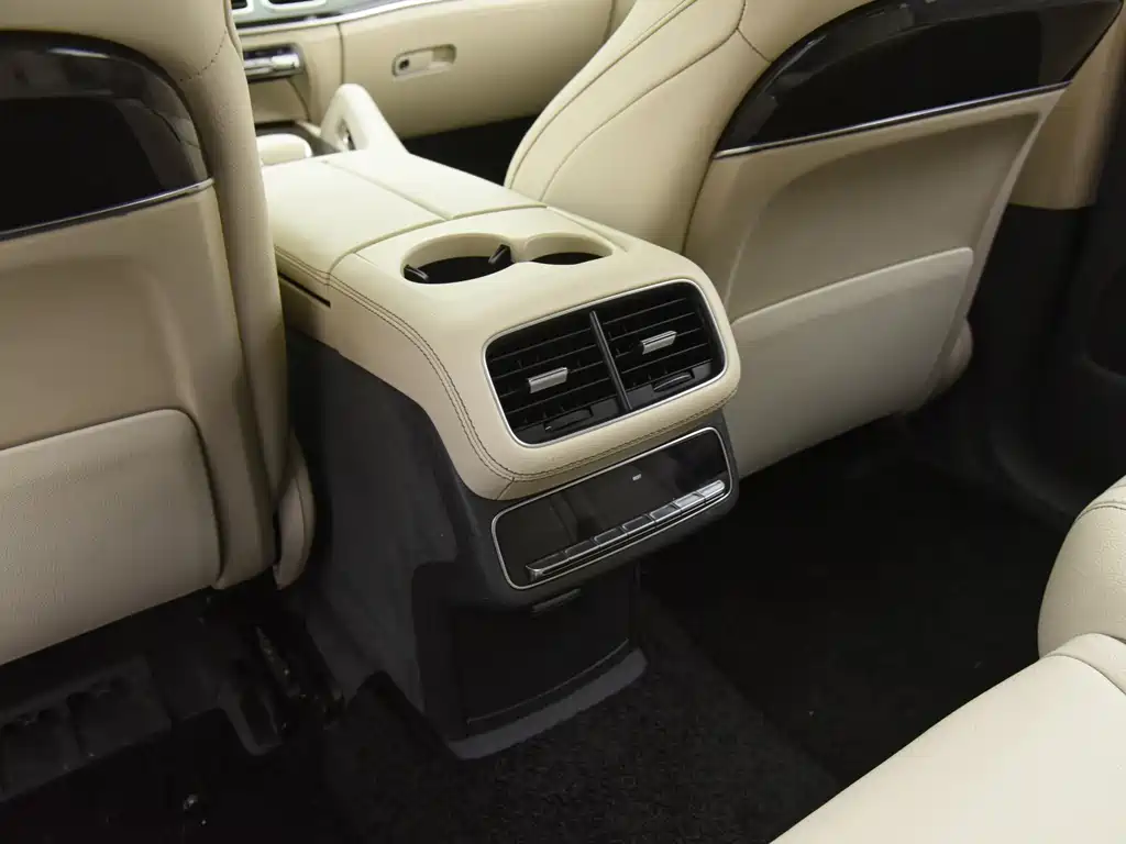 Mercedes-Benz GLS — миниатюра 16
