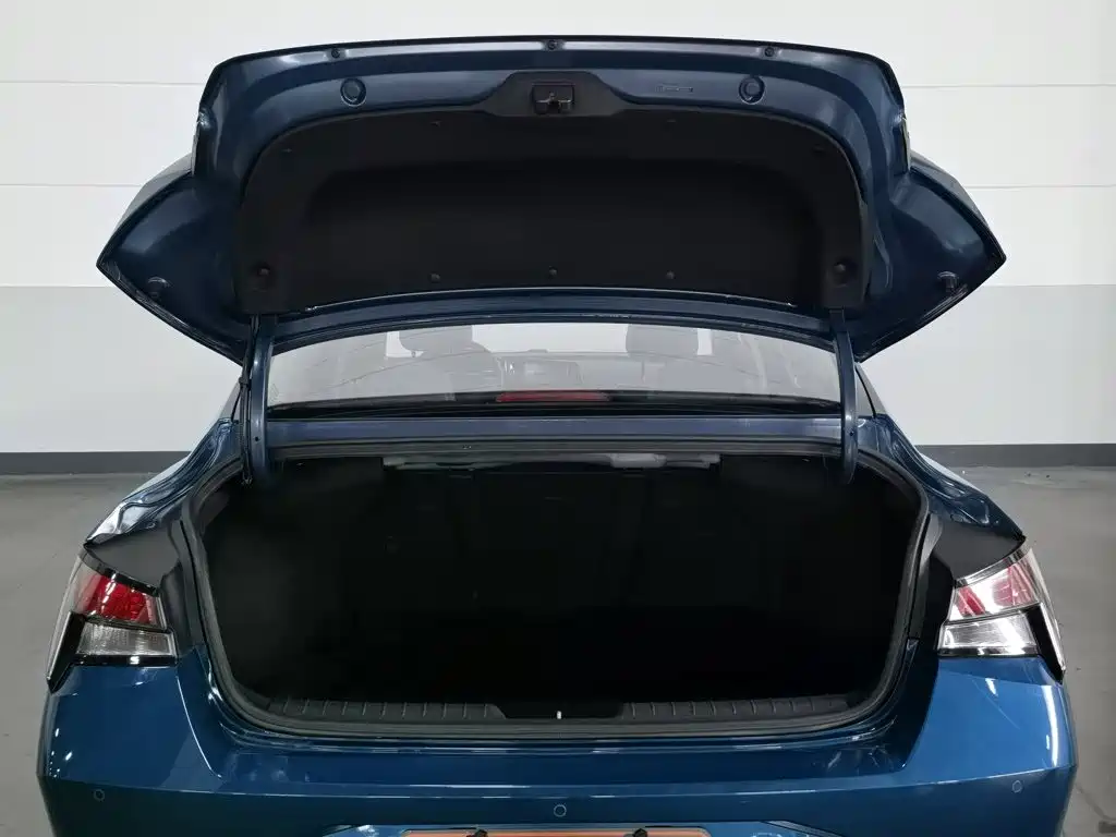 Hyundai Elantra — миниатюра 16