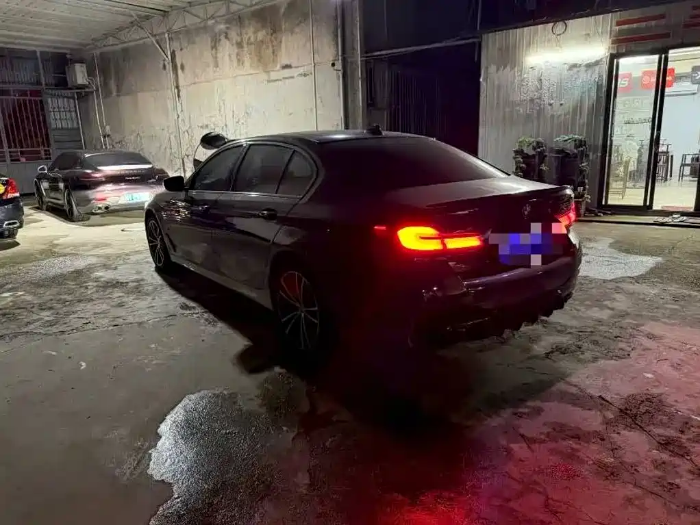 BMW 5 Series — миниатюра 5