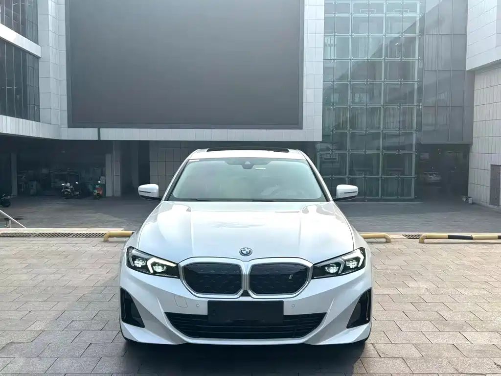 BMW i3 2022 eDrive 35 L