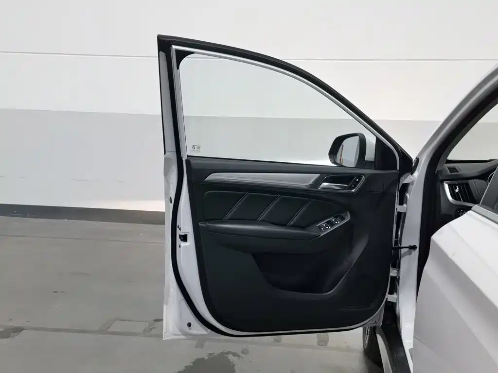 Roewe RX5 New Energy — миниатюра 8