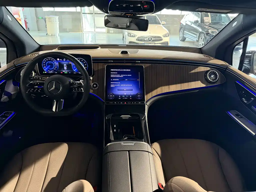 Mercedes-Benz EQE SUV — миниатюра 9