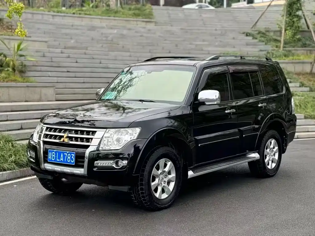 MITSUBISHI PAJERO