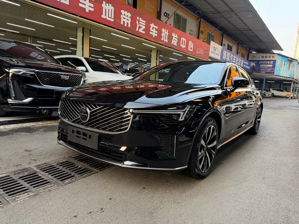 Volvo S90 2025