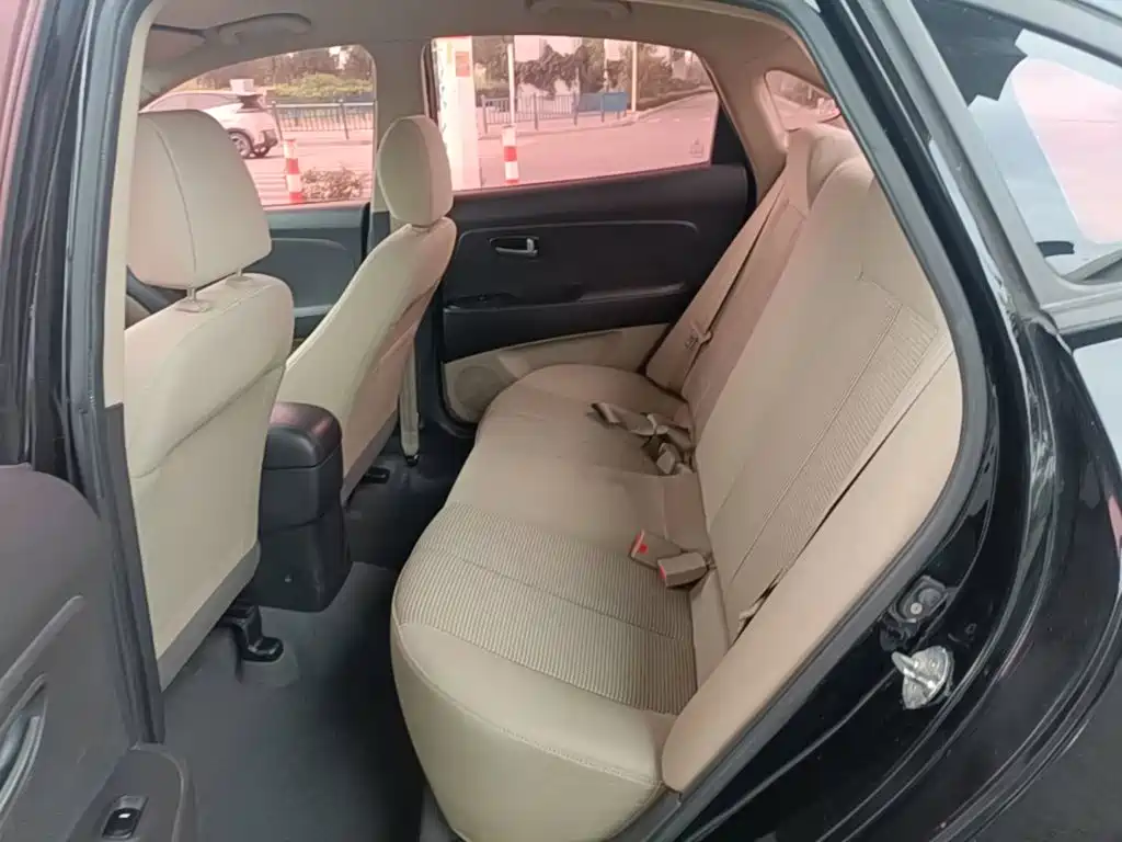 Hyundai Elantra — миниатюра 17