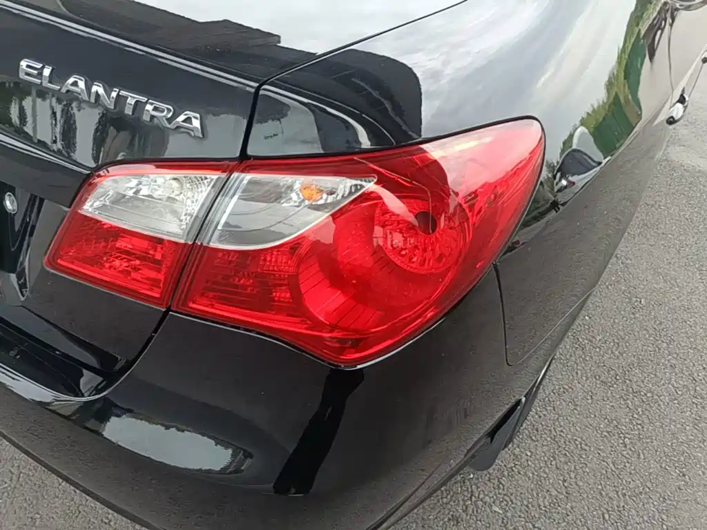Hyundai Elantra — миниатюра 8