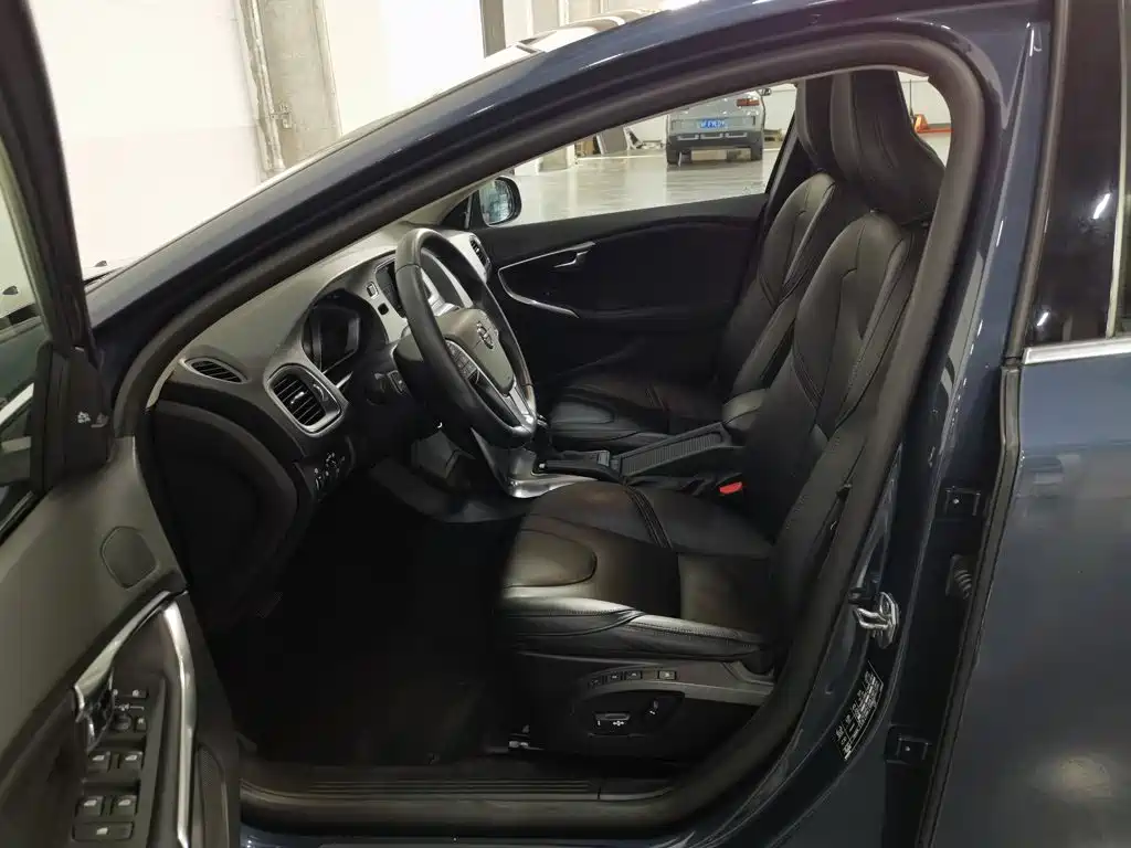 Volvo V40 — миниатюра 10