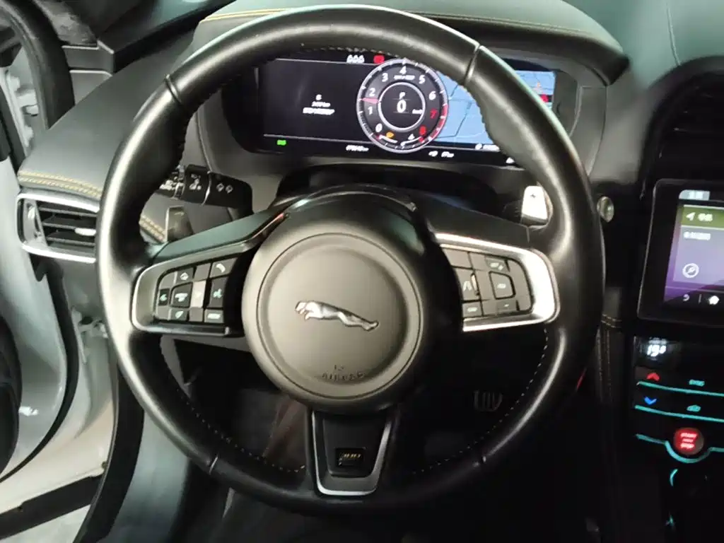 Jaguar F-PACE — миниатюра 11