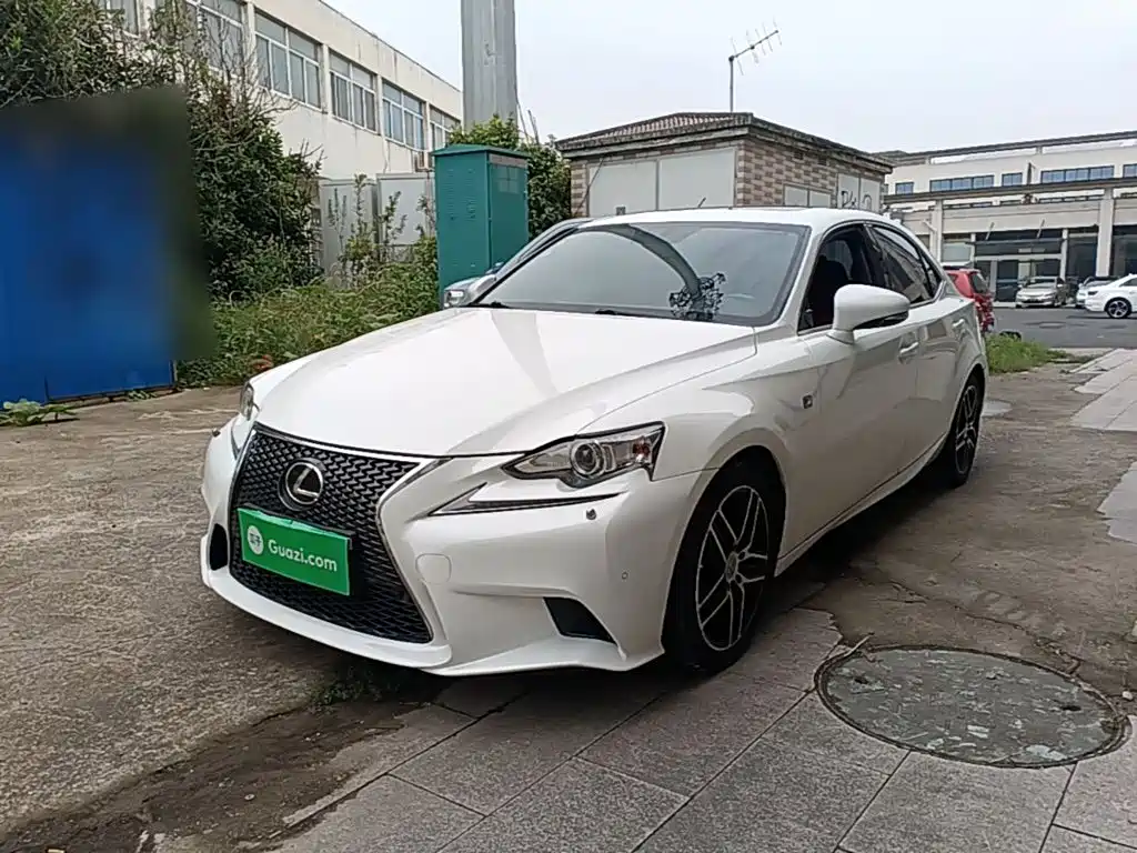 Lexus IS
