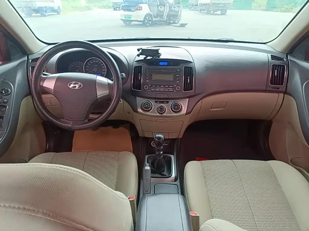 Hyundai Elantra — миниатюра 10