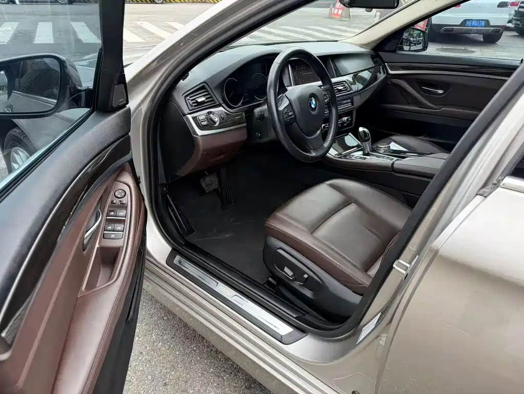 BMW 5 Series — миниатюра 3