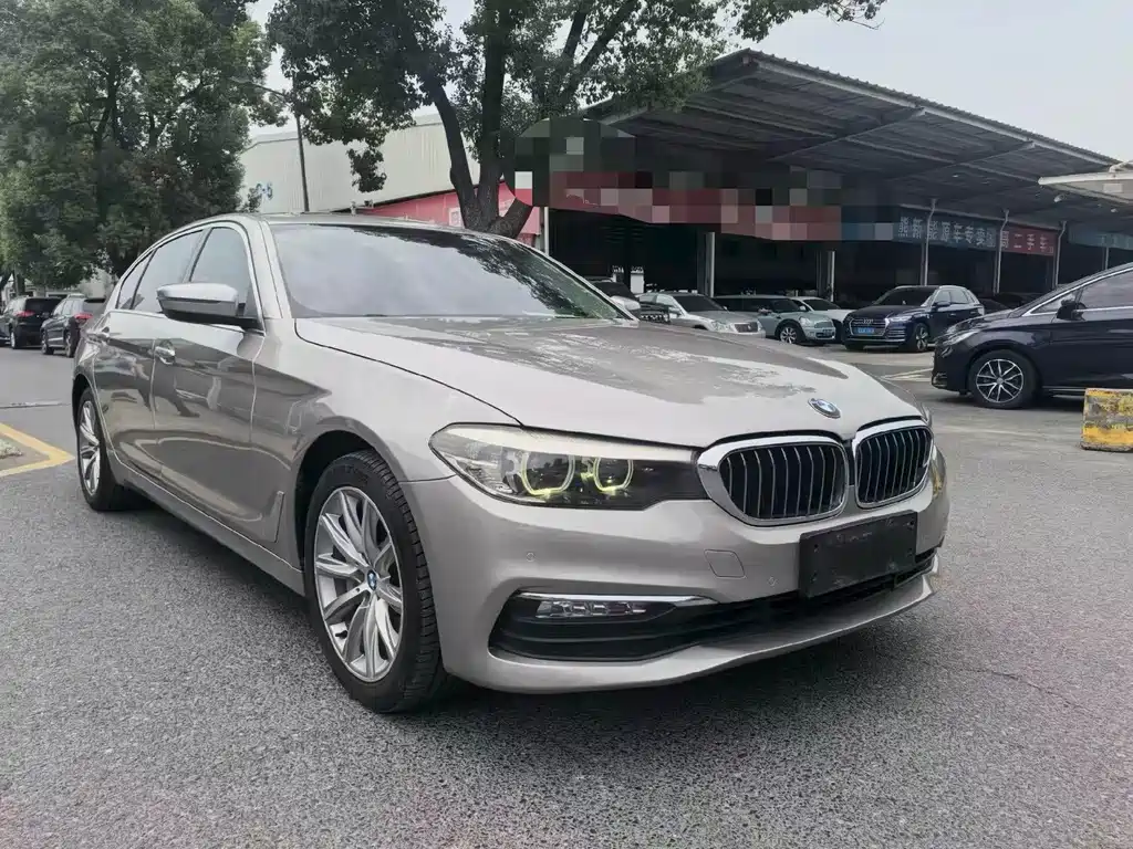 BMW 5 Series — миниатюра 3
