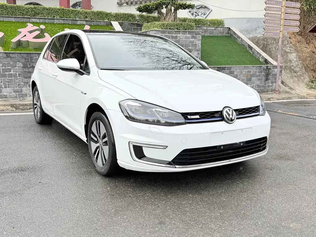 VOLKSWAGEN GOLF*PURE ELECTRICITY