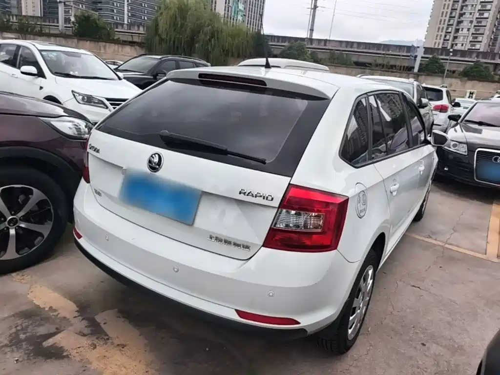 Skoda Rapid Spaceback — миниатюра 7