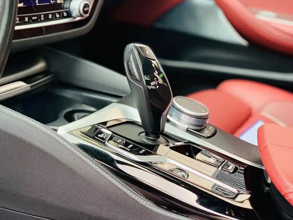 BMW 5 Series New Energy — миниатюра 18