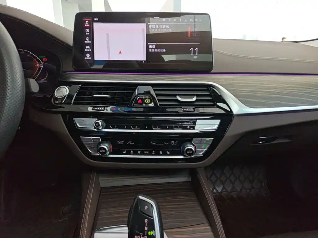 BMW 5 Series — миниатюра 13