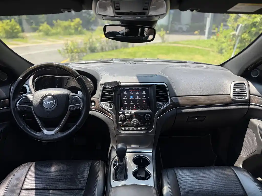 Jeep Grand Cherokee (Import) — миниатюра 9