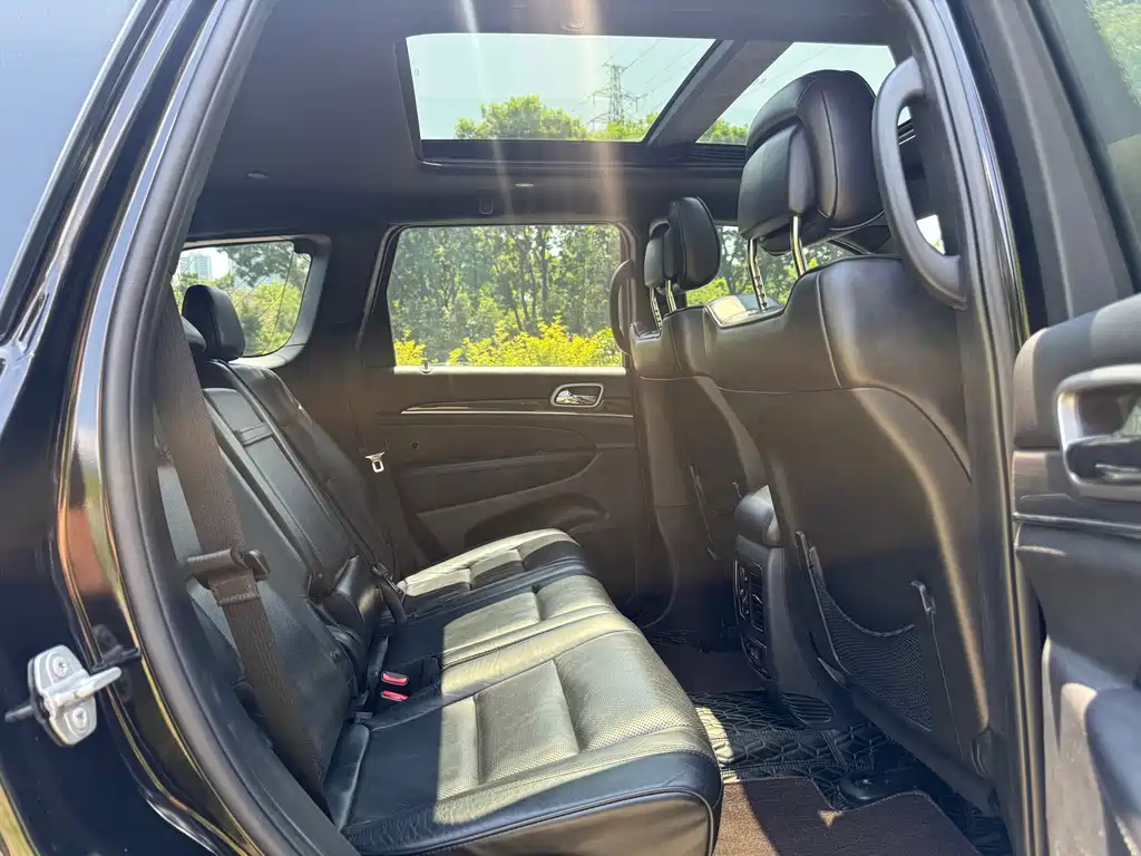 Jeep Grand Cherokee (Import) — миниатюра 14