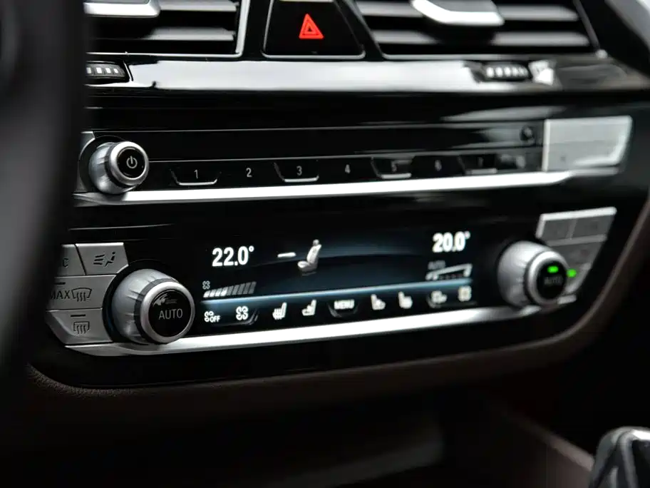BMW 5 Series — миниатюра 11