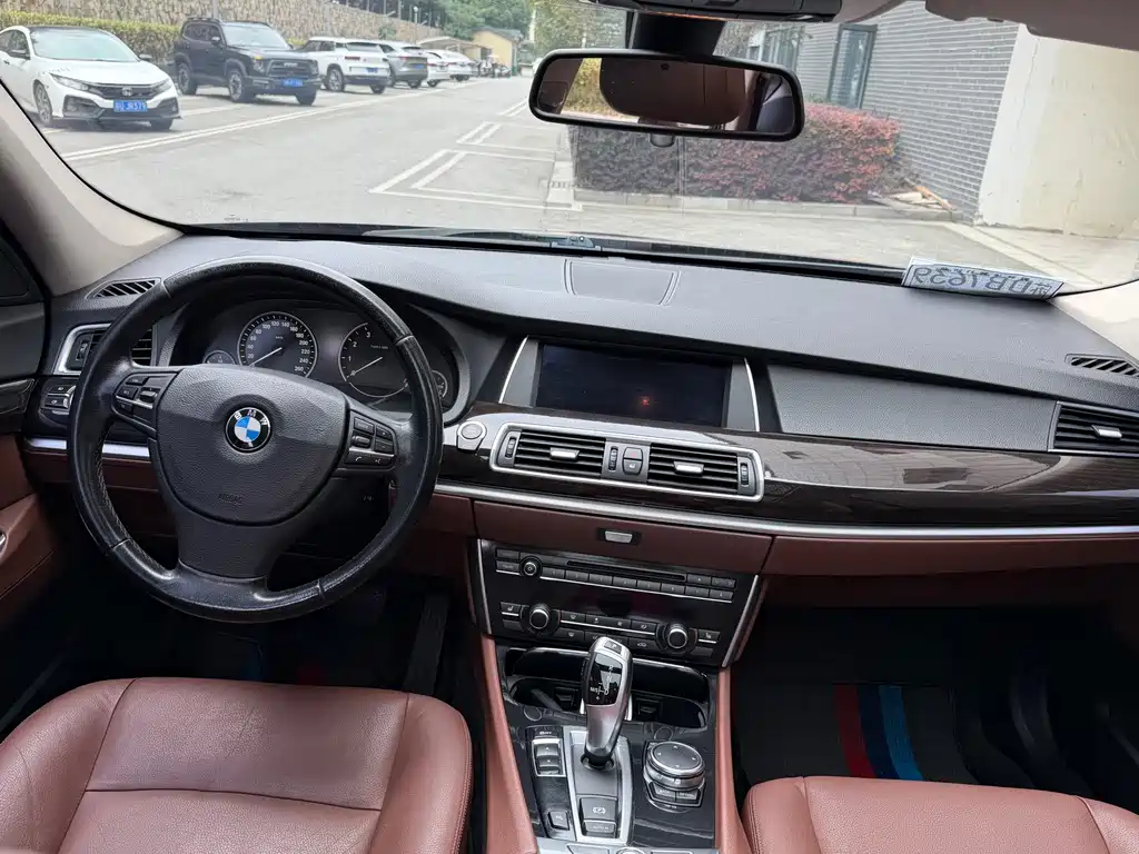 BMW 5 Series GT — миниатюра 6