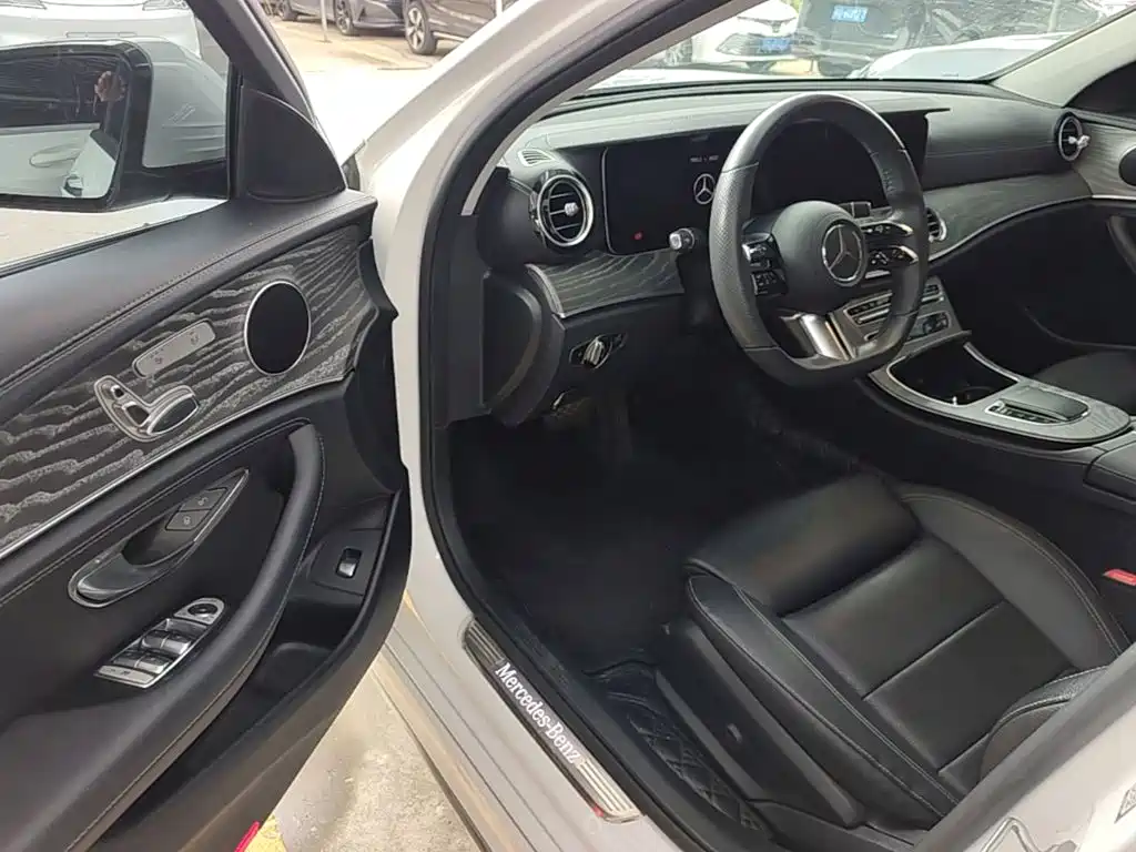Mercedes-Benz E-Class — миниатюра 16