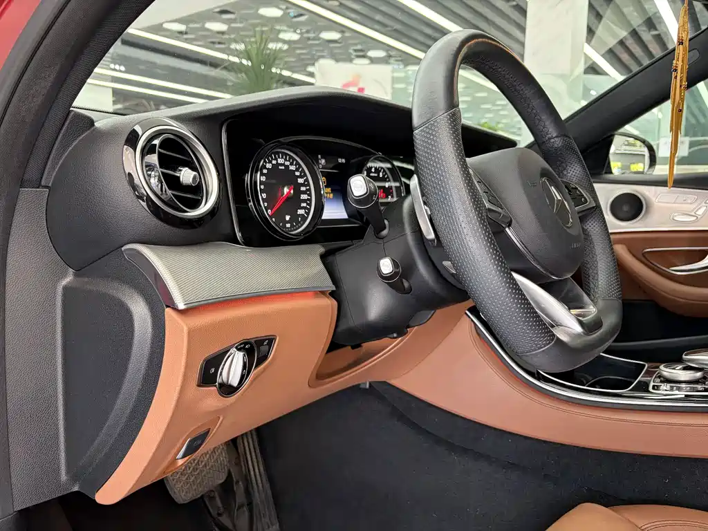 Mercedes-Benz E-Class — миниатюра 7