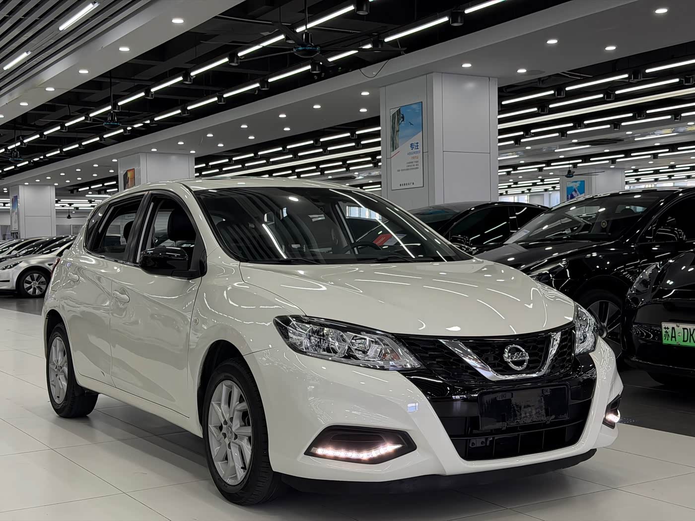 Nissan Tiida 1.6 л 2021 г. Белый, пробег 37000 км