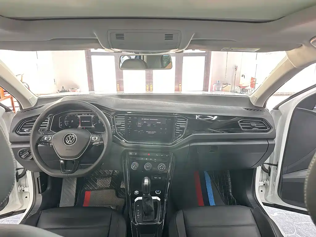 Volkswagen T-Roc — миниатюра 9