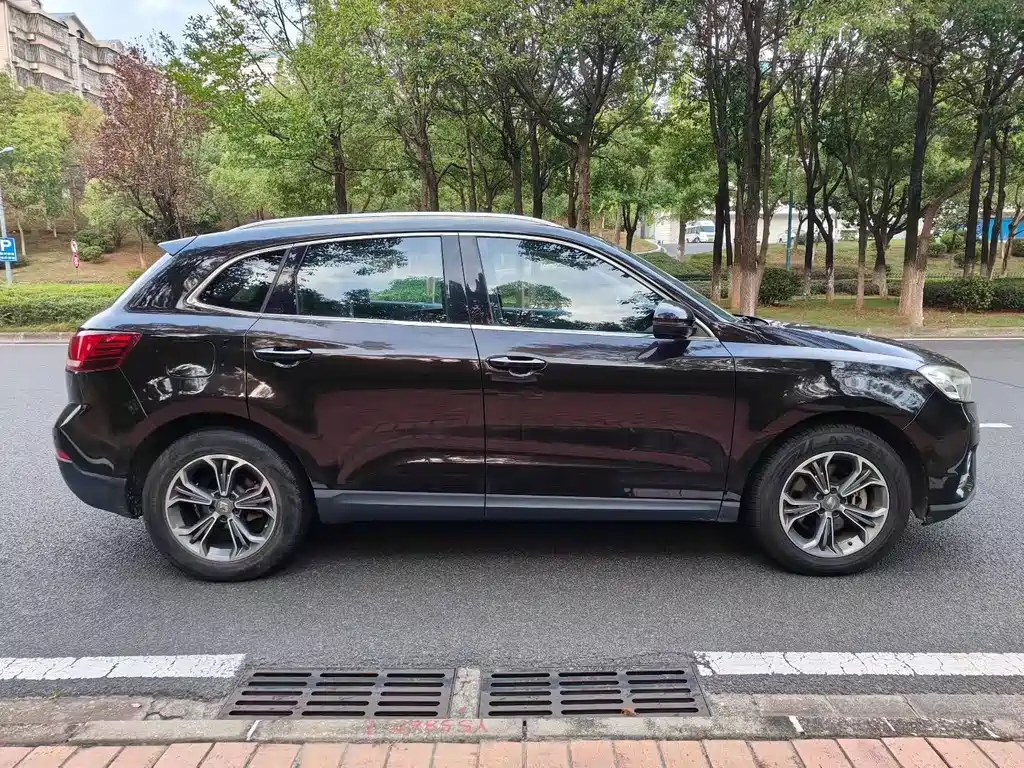 Borgward BX7 — миниатюра 3