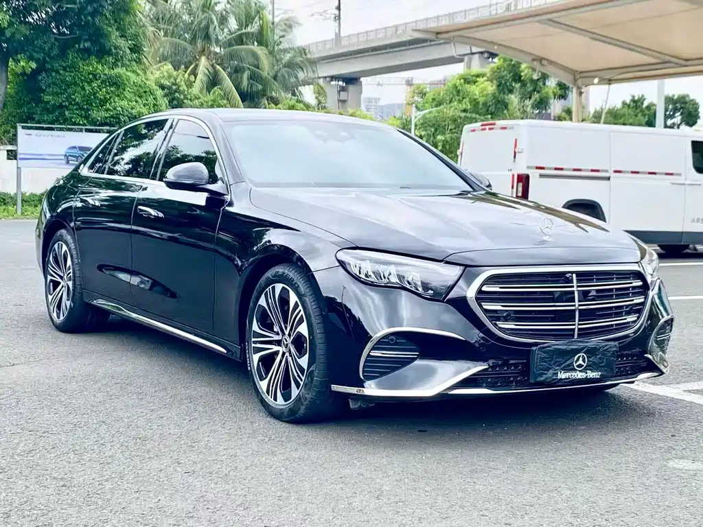 Mercedes-Benz E-Class — миниатюра 3