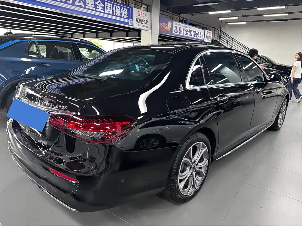 Mercedes-Benz E-Class — миниатюра 13