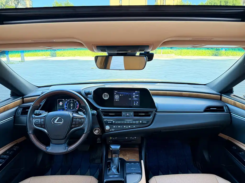 Lexus ES — миниатюра 12