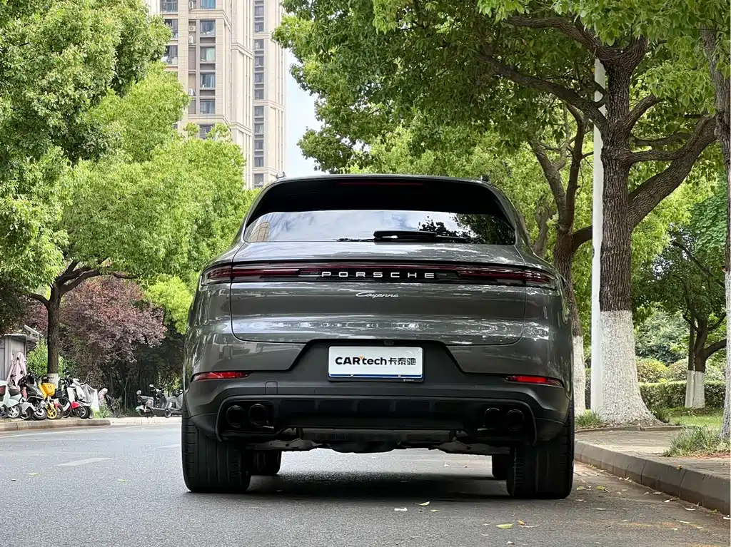 Porsche Cayenne — миниатюра 4