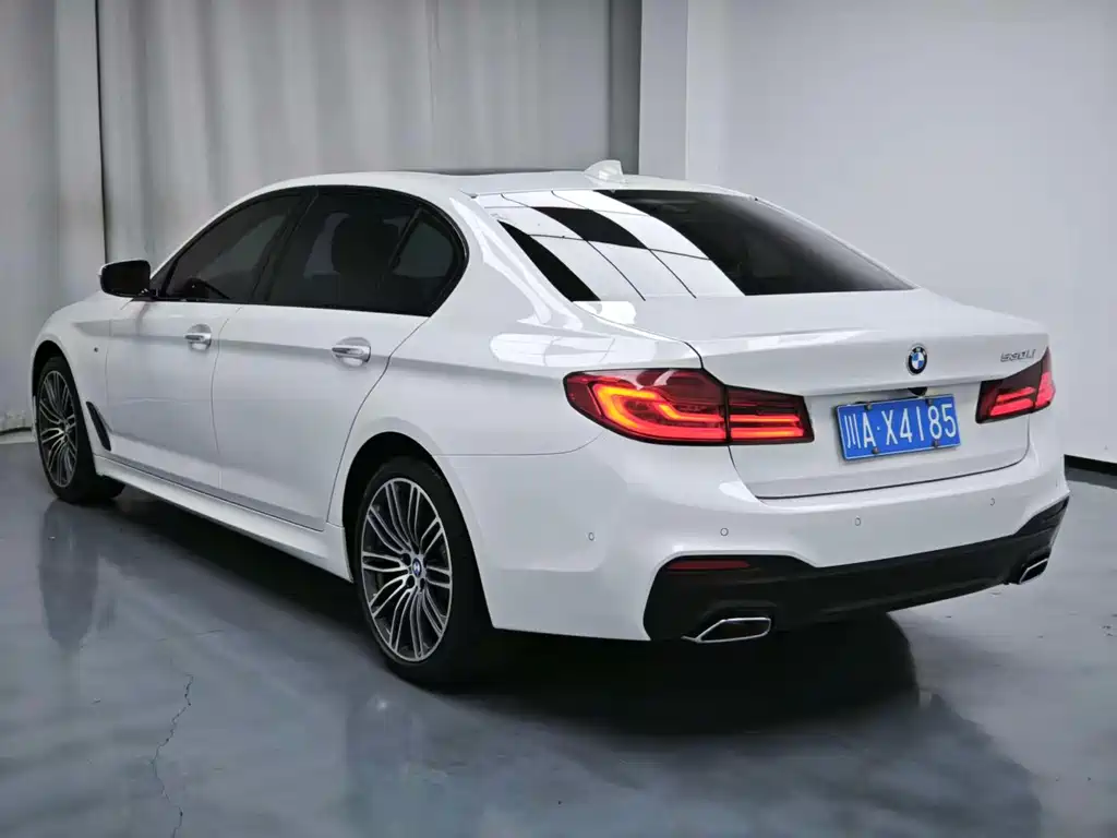 BMW 5 Series — миниатюра 7