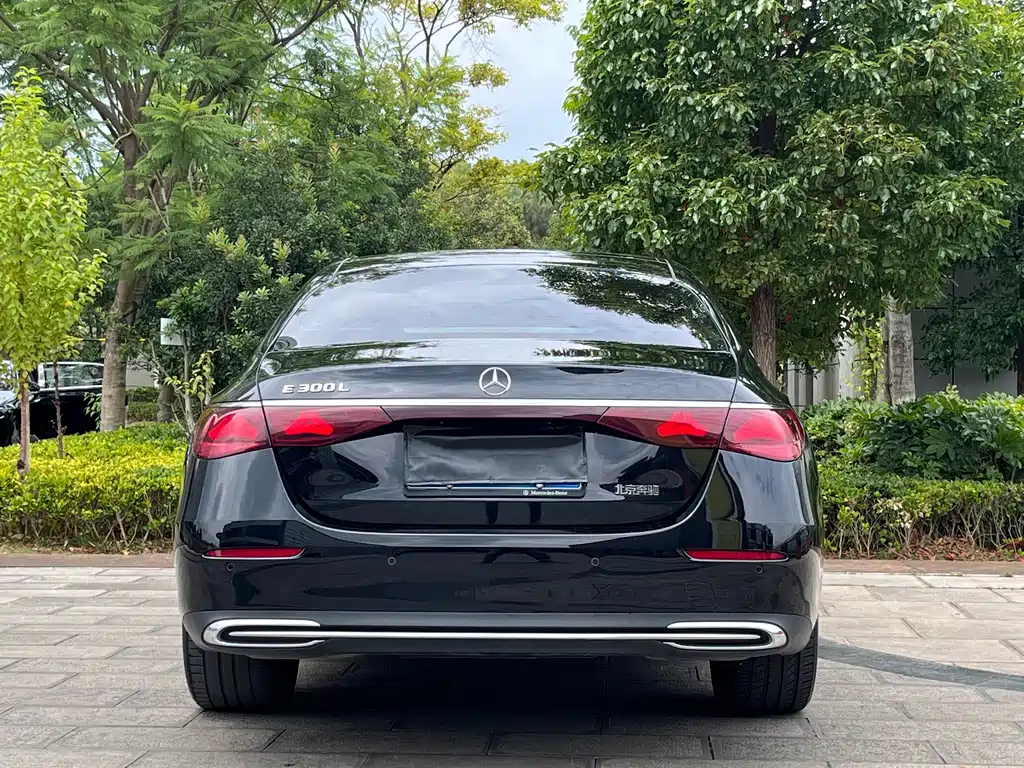 Mercedes-Benz E-Class — миниатюра 8