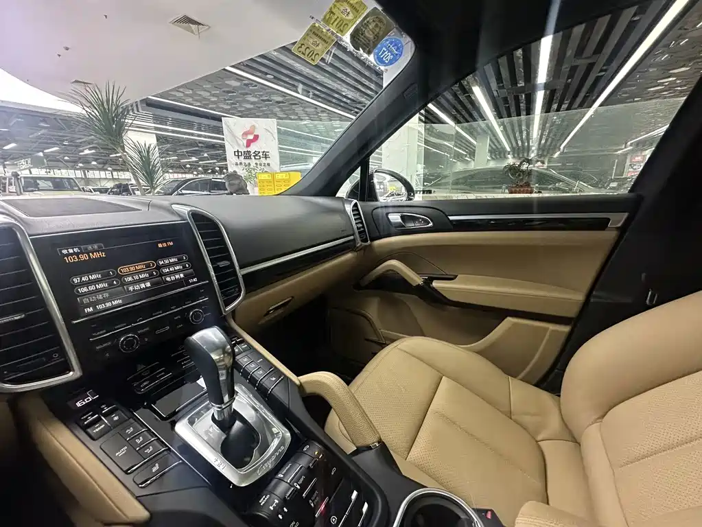 Porsche Cayenne — миниатюра 13