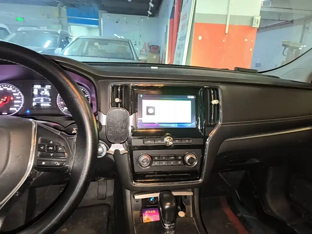 Roewe i6 Classic — миниатюра 13
