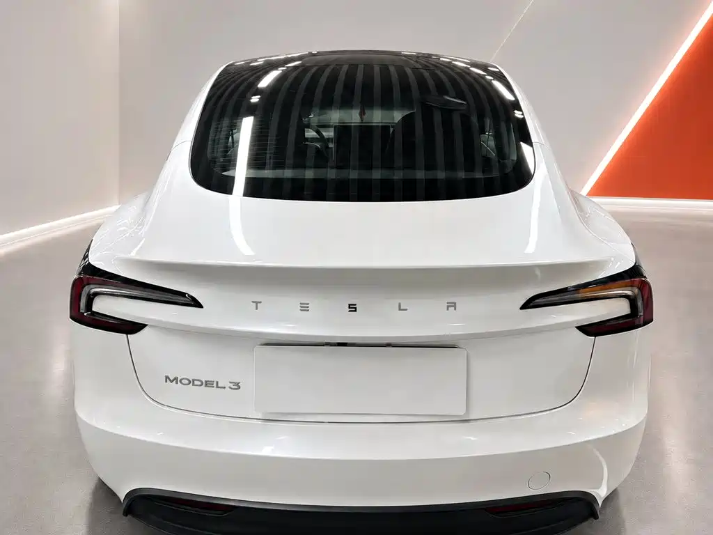Tesla Model 3 — миниатюра 5