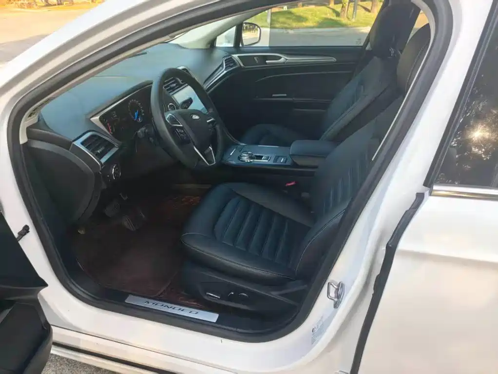 Ford Mondeo — миниатюра 6